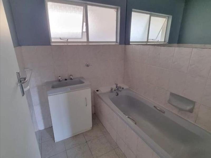 2 Bedroom Property for Sale in Oostersee Western Cape